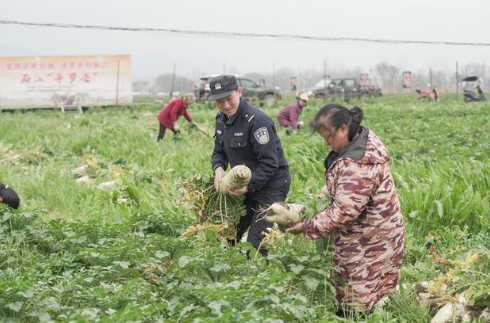 江西蓮花：“背包住村”警務延伸到田間地頭