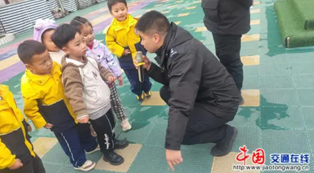 貴州松桃公安：防暴演練護(hù)成長，警園聯(lián)動筑平安